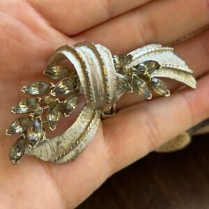 BSK Signed Rhinestone Brushed Gold Brooch Bow Spray Abstract Floral MCM Vintage